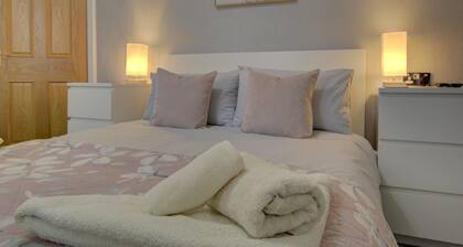 Beautifully furnished 6-bedroom town house on the North Coast 500 route