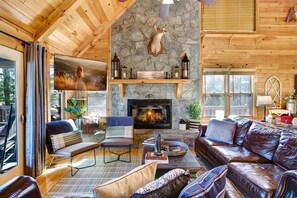 Smart TV, chimenea, futbolito y estéreo 