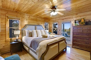 4 bedrooms, desk, iron/ironing board, travel crib - Luxury Cabin w/ View, Hot Tub, Game Room, Fire Pit (Blue Ridge)