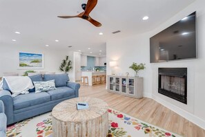 Smart TV, fireplace - Seashell Cottage- New Renovation- Private Beach (Santa Rosa Beach)