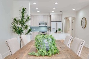 Dining - Seashell Cottage- New Renovation- Private Beach (Santa Rosa Beach)