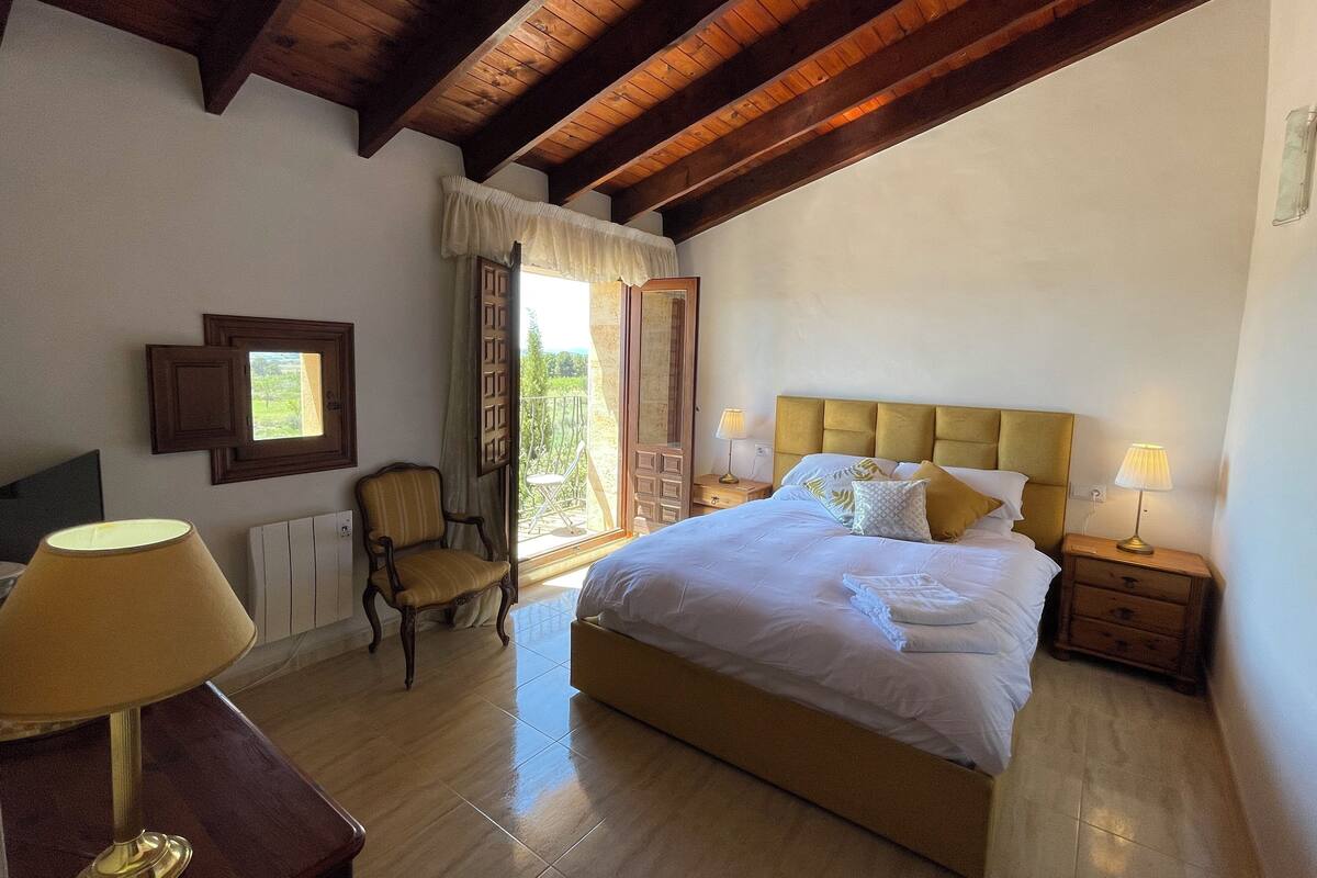Chambre Double Supérieure, balcon, vue piscine | Fer et planche à repasser, Wi-Fi gratuit