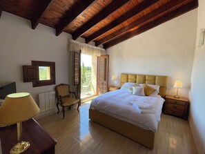 Superior Double Room, Balcony, Pool View | Iron/ironing board, free WiFi - Grapevine Manor (Monovar)