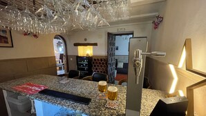 2 bar/dinlenme salonu