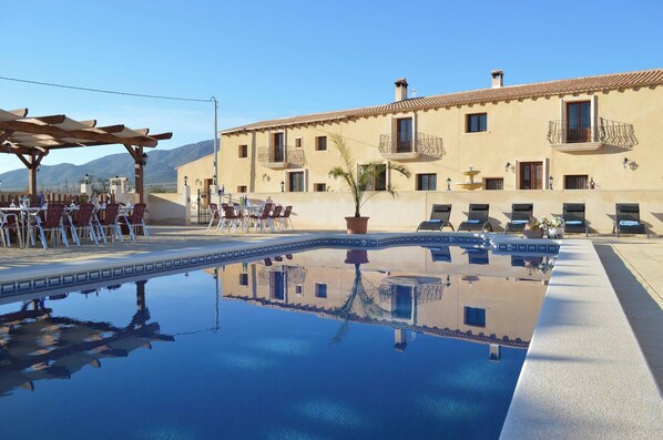 Front of property - Grapevine Manor (Monovar)