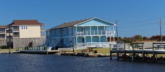 Flounder’s Flat 2 Queen Deluxe at Fin N Feather