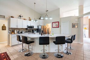 Fridge, microwave, oven, stovetop - Charming 3BR Home Near FIT & Downtown Melbourne (Melbourne)