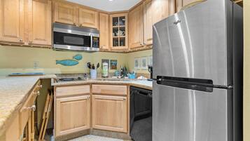 Fridge, microwave, dishwasher, coffee/tea maker