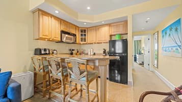 Fridge, microwave, dishwasher, coffee/tea maker