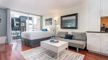 Travel crib, free WiFi, bed sheets