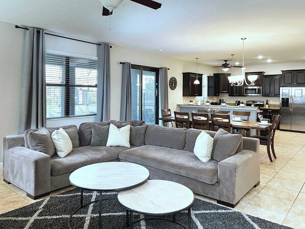 Televisión y oficina 