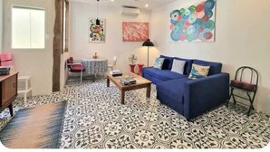 Unclassified image, 4 of 18, button - BEST LOCATION in the HEART OF MADRID ♥PRADO MUSEUM-SOL♥ Stylish 1 bd apt (Madrid)