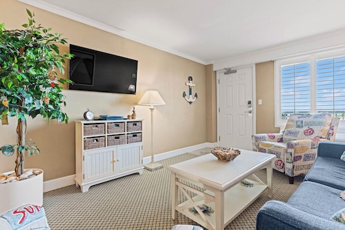 The Crab Shack 216 at the Villas at Hatteras Landing 1 Bedroom Near-Beach Condos with Pool Access!