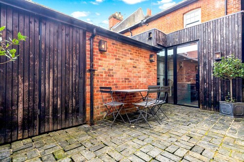 The Emerald - Central Henley, 2 Bedroom House