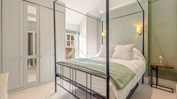 2 slaapkamers, een bureau, een strijkplank/strijkijzer, wifi