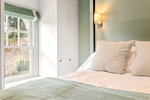2 slaapkamers, een bureau, een strijkplank/strijkijzer, wifi