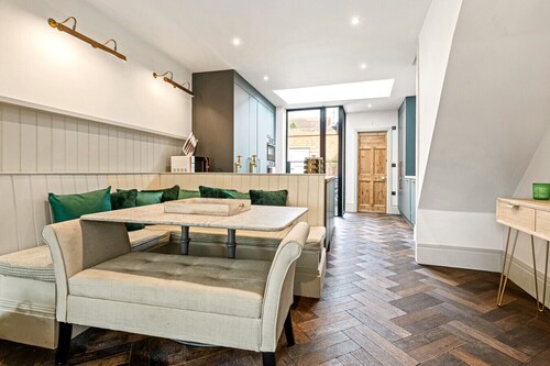 The Emerald - Central Henley, 2 Bedroom House