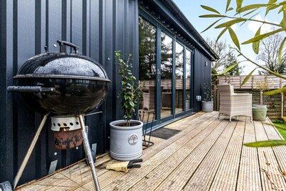 River Cabin - Hot tub, pet friendly, Mooring