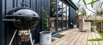 River Cabin - Hot tub, pet friendly, Mooring