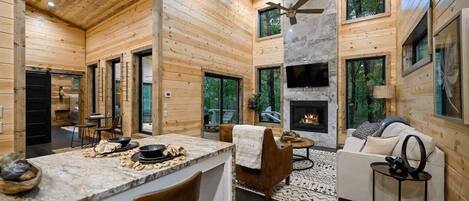 المنشأة من الداخل