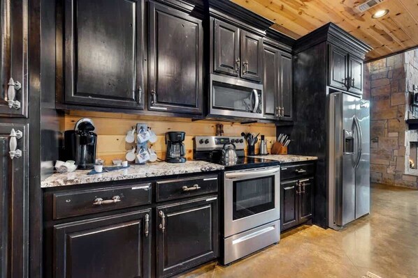 Refrigerador, microondas, horno, placa de cocina