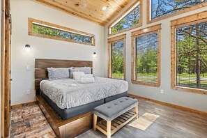 3 chambres, fer et planche à repasser, Wi-Fi, draps fournis