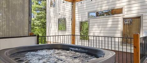 Tina de hidromasaje al aire libre