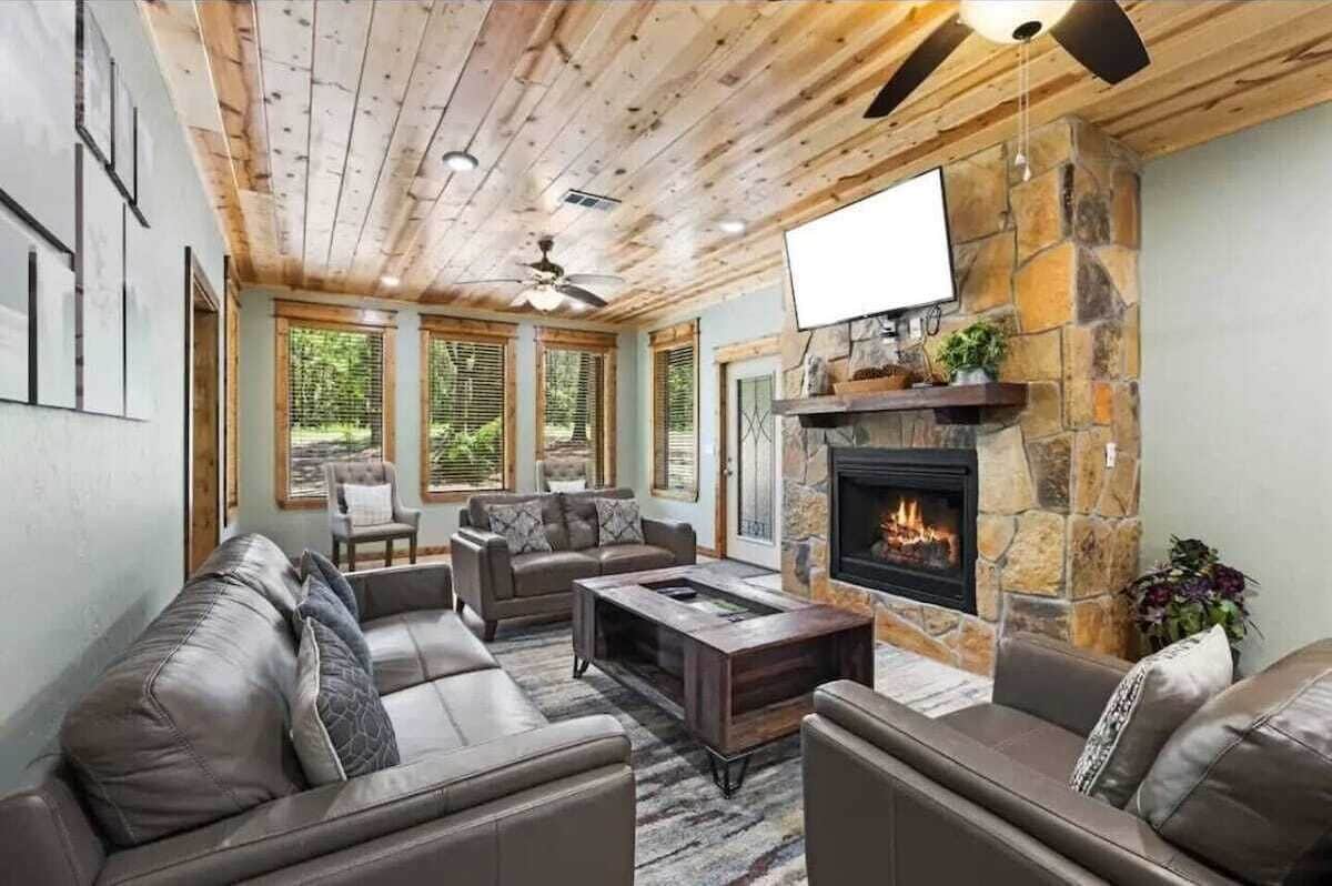 TV, fireplace, offices