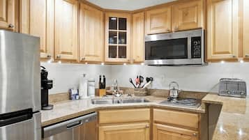 Fridge, microwave, dishwasher, coffee/tea maker