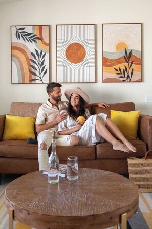 TV, offices - Villa Solare By The Cohost Company (Joshua Tree)