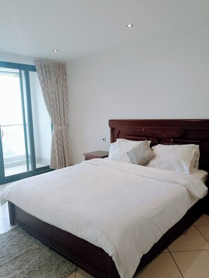 3 chambres, fer et planche à repasser, Wi-Fi, draps fournis