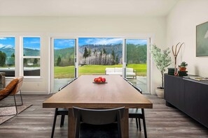 Interior - Luxury Ski & Golf 4BR Retreat w/ EV outlet,Hot Tub (Cle Elum)