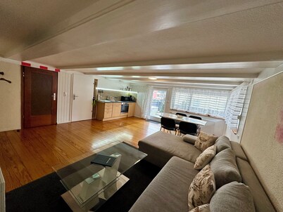 2-room apartment in prime city center location with terrace & DreiWelten-Card