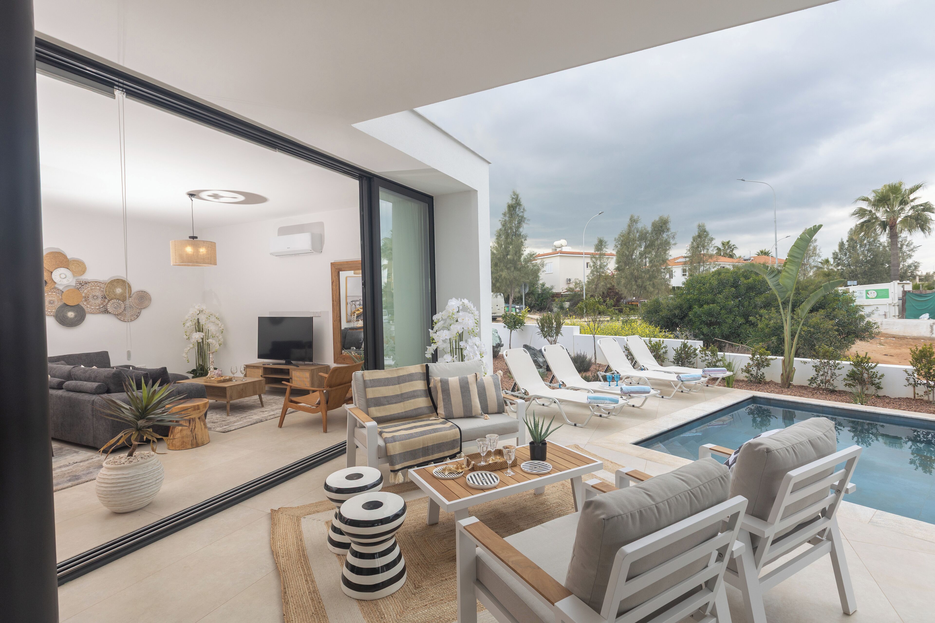 Villa, 4 Bedrooms, Private Pool, Garden View | Living room