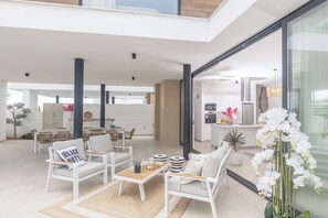 Villa, 4 chambres, piscine privée, vue jardin | Salle de séjour