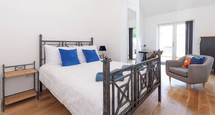 Luxury Garden Apt, Two Bed 2 En Suite with Parking