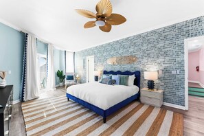 5 chambres, bureau, fer et planche à repasser, lit de bébé portatif