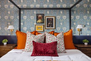 5 bedrooms, iron/ironing board, travel cot, WiFi