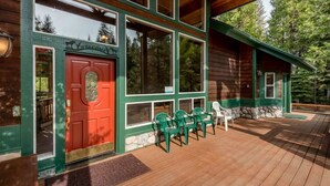 Terrace/patio - Handels Pride- Family friendly, Game Room & Views (Shaver Lake)