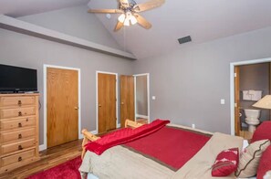 A bedroom with a bed, a ceiling fan, a dresser, and a television. - Handels Pride- Family friendly, Game Room & Views (Shaver Lake)