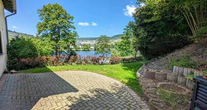 Haus an der Mosel mit Flussblick
