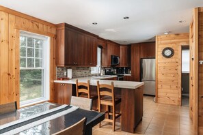 Fridge, oven, dishwasher, coffee/tea maker