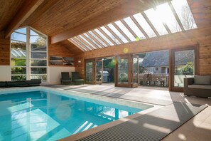 A heated pool - Langston House -  a house that sleeps 14 guests  in 7 bedrooms (Kingsbridge)