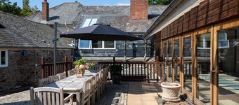 Langston House - a house that sleeps 14 guests in 7 bedrooms