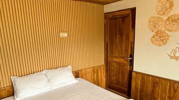 Villa Design, vue montagne | Salle de bain | Douche, articles de toilette gratuits, serviettes fournies, savon