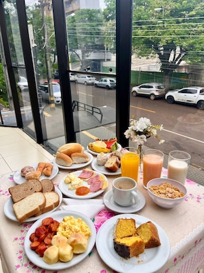 Free daily continental breakfast - HOTEL VALLE DOS IPES  (Foz do Iguaçu)