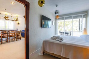 3 bedrooms, desk, iron/ironing board, WiFi