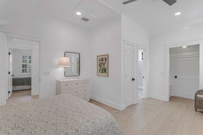 5 bedrooms, desk, iron/ironing board, free WiFi