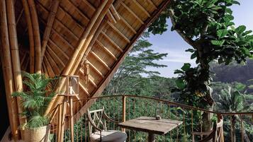 1 bedroom, premium bedding, minibar, in-room safe