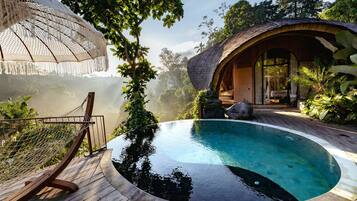 1 bedroom, premium bedding, minibar, in-room safe